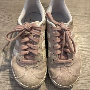 Girls Adidas pink suede Gazelle